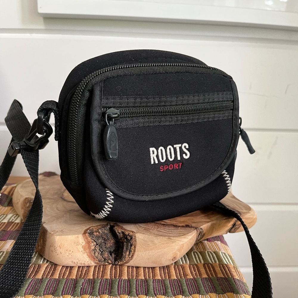ROOTS Camera Case with detachable strap